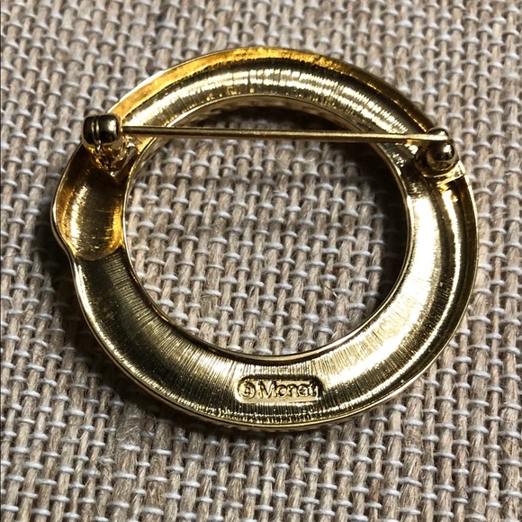 MONET Vintage Gold Tone Circle Brooch Lapel Pin - Picture 4 of 5